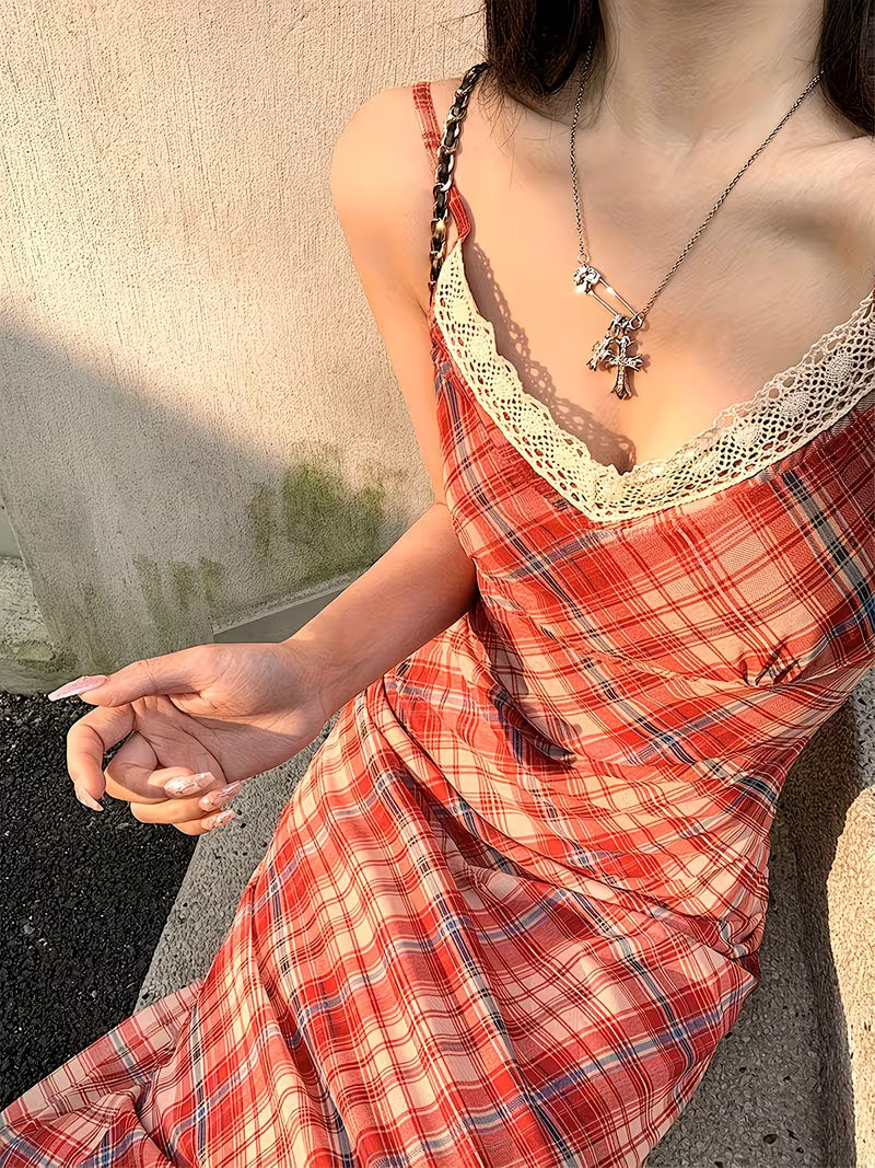 Lace V-neck Red Plaid Strapless Dress for Women, Suitable for Spring and Summer, Sexy, Waist-cinching,, Holiday Style, Figure-hugging Long Dress